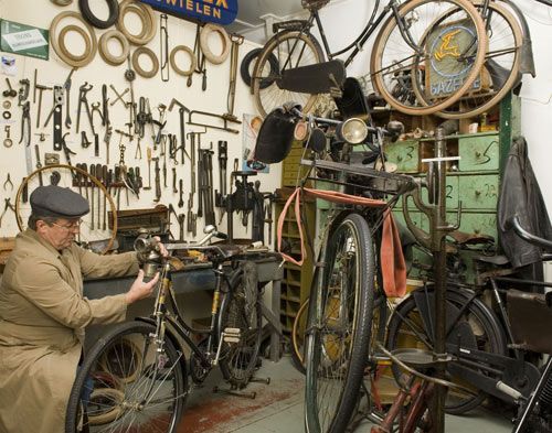 Fietsenmaker in Haarlem